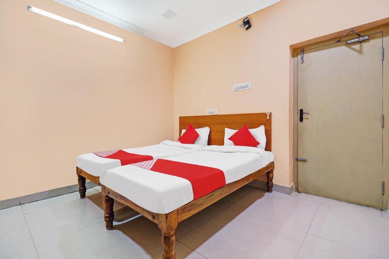 Oyo 81409 Hotel Sivajothi Tuticorin Luaran gambar