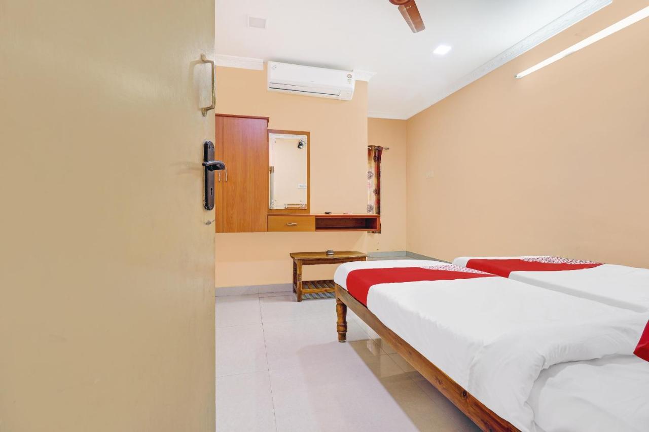 Oyo 81409 Hotel Sivajothi Tuticorin Luaran gambar