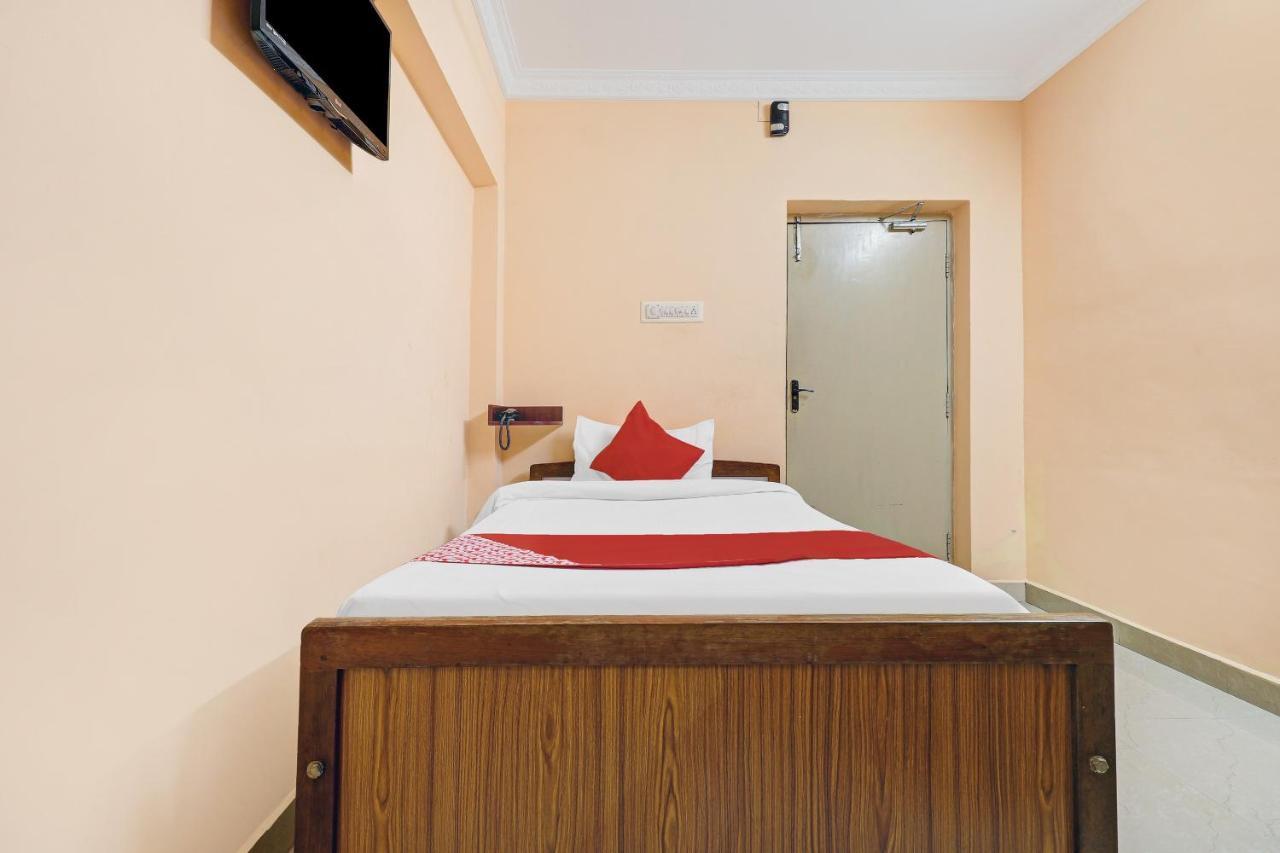 Oyo 81409 Hotel Sivajothi Tuticorin Luaran gambar