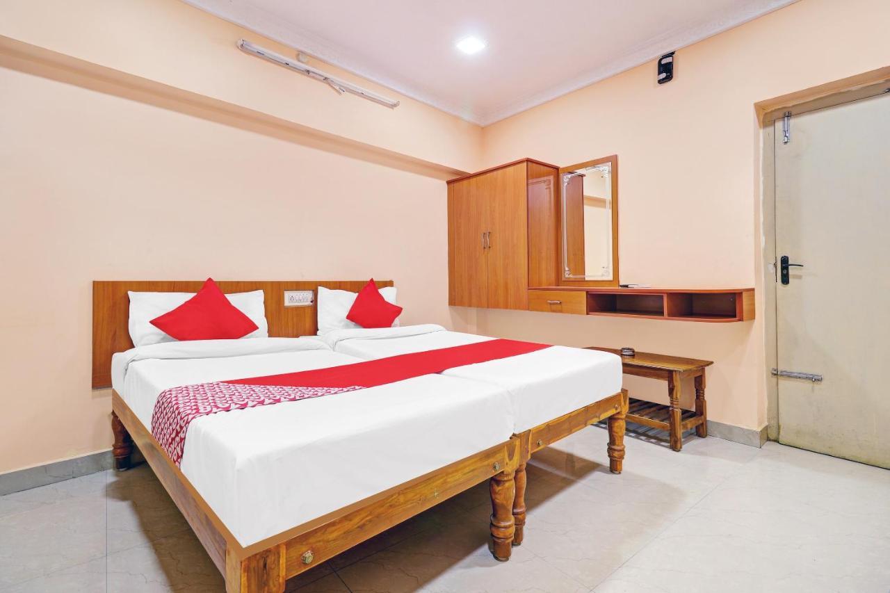 Oyo 81409 Hotel Sivajothi Tuticorin Luaran gambar