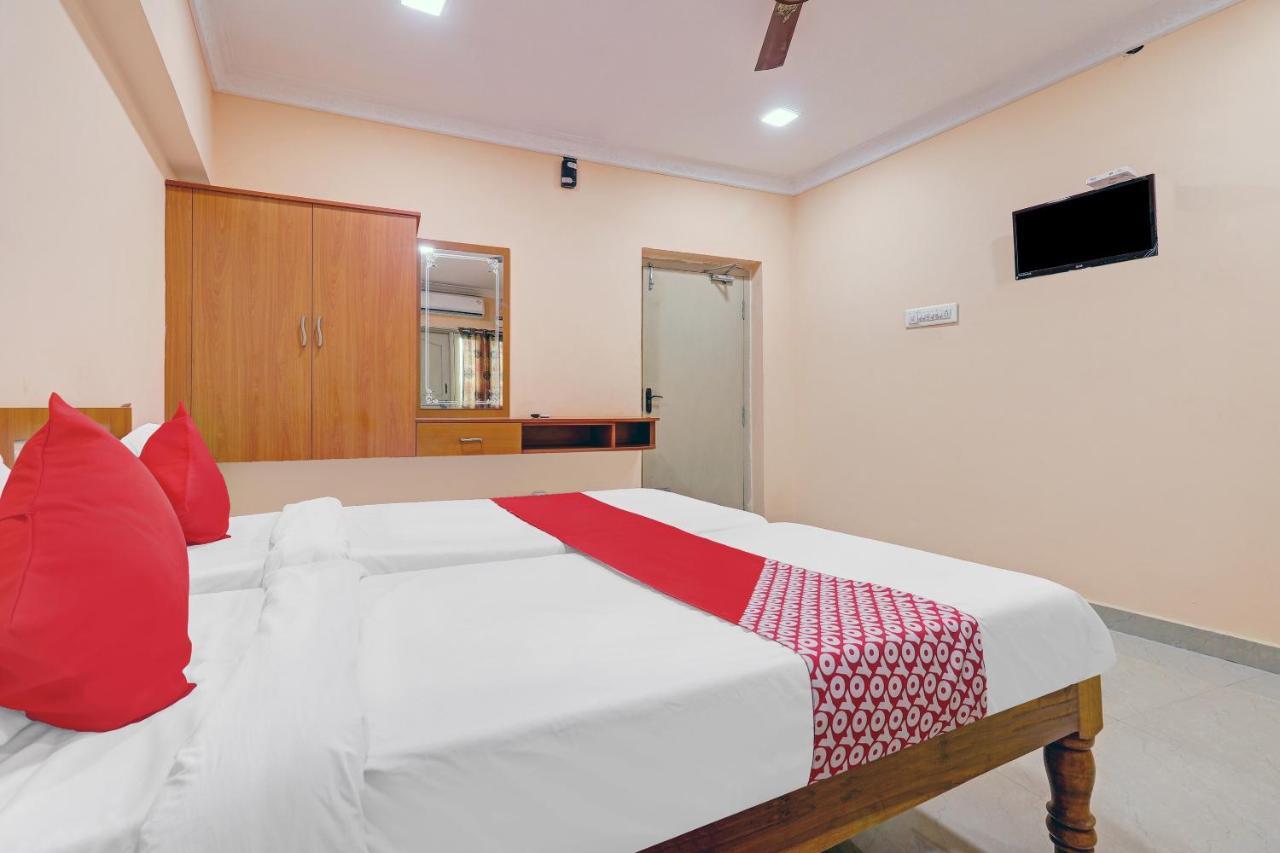 Oyo 81409 Hotel Sivajothi Tuticorin Luaran gambar