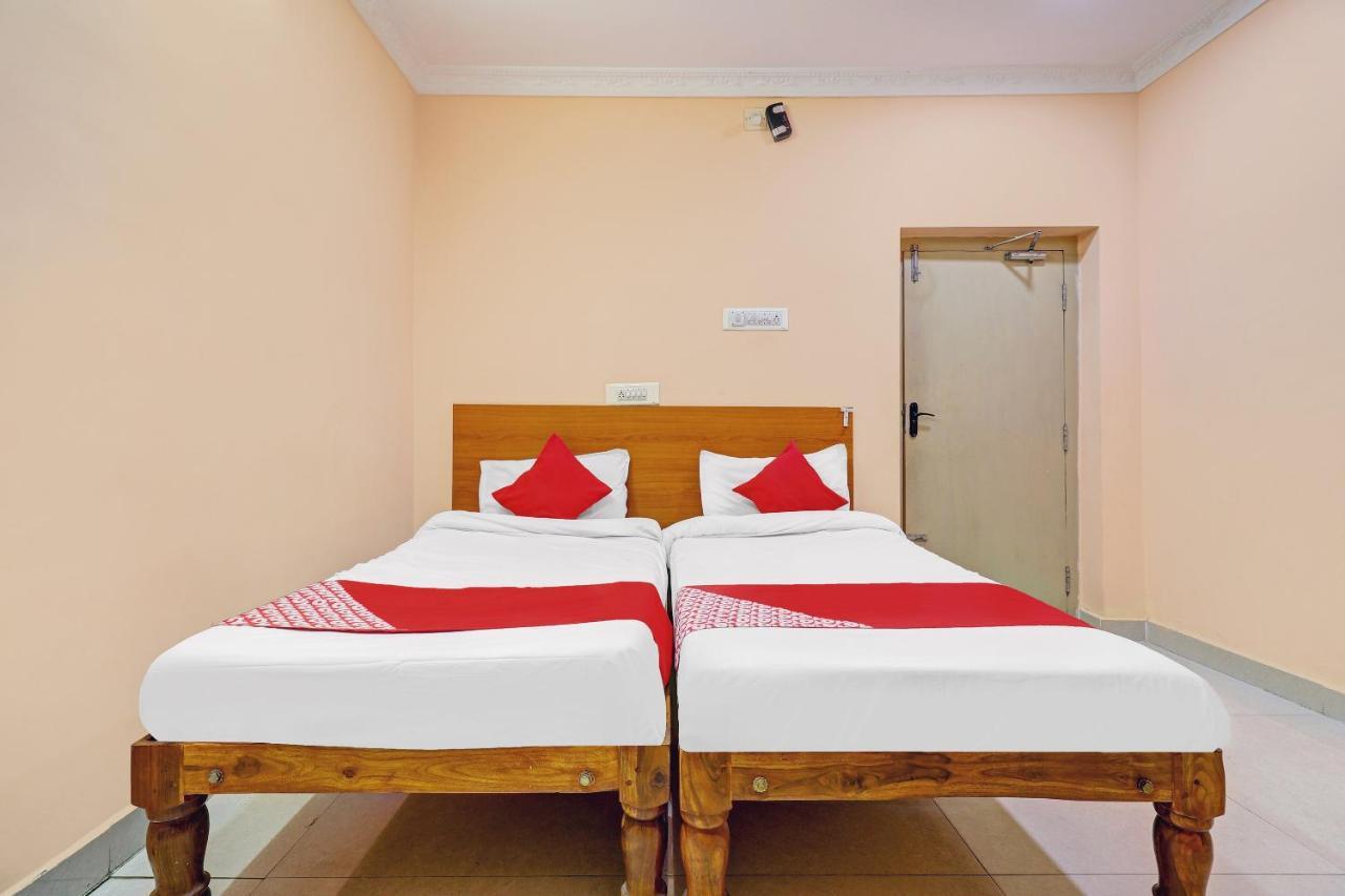 Oyo 81409 Hotel Sivajothi Tuticorin Luaran gambar